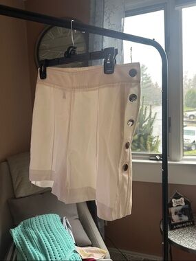 Nine West White High-Waist Pleated Side-Button Shorts